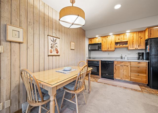New! Affordable Mountain Escape | Pool - Hot Tub | Near Mt. Bachelor 10