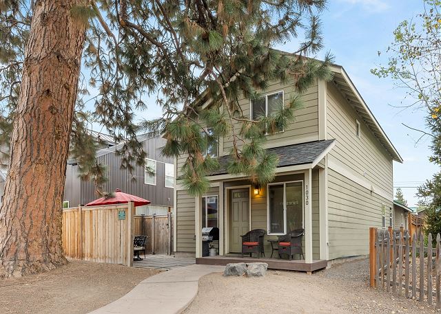 New! NW Bend Home | Private Hot Tub | Walk to Downtown 6