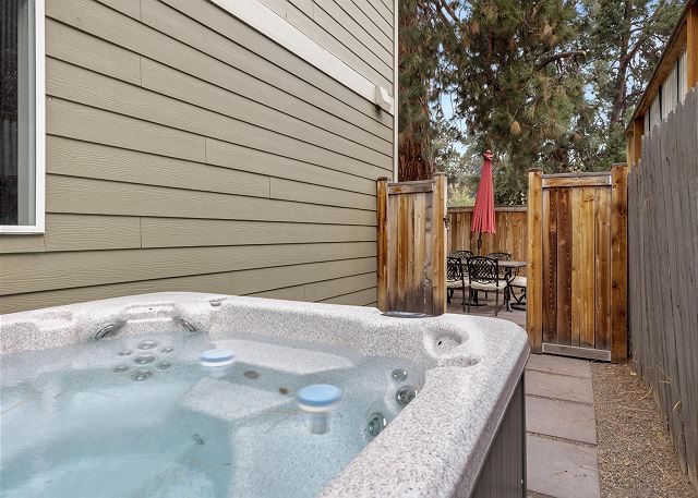 New! NW Bend Home | Private Hot Tub | Walk to Downtown 2