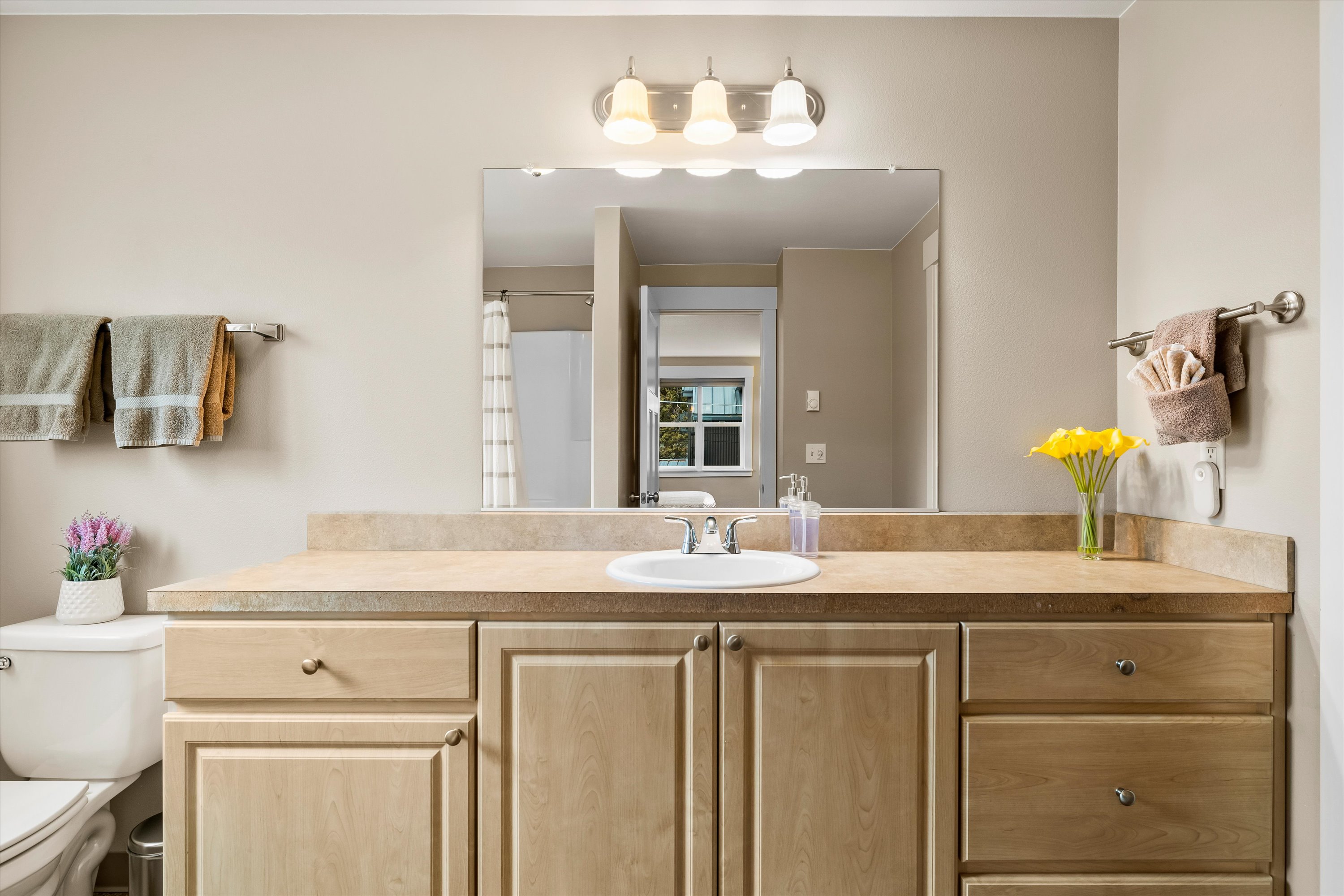King master suite main bathroom. 