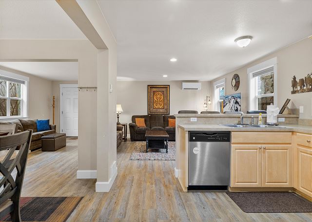 New! NW Bend Home | Private Hot Tub | Walk to Downtown 8