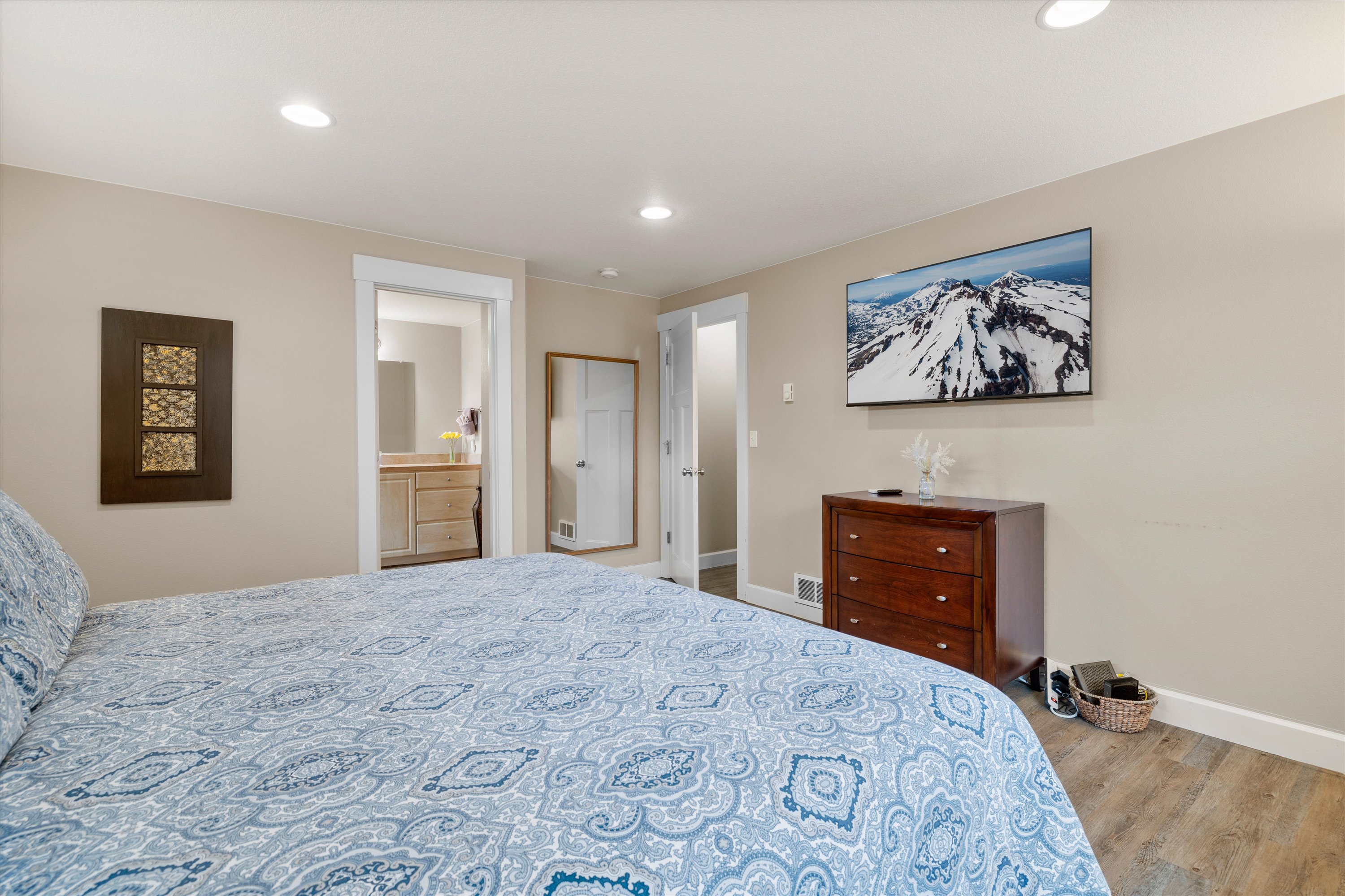 Unwind in this spacious King master suite, with an ensuite bathroom and a Smart TV (located upstairs).