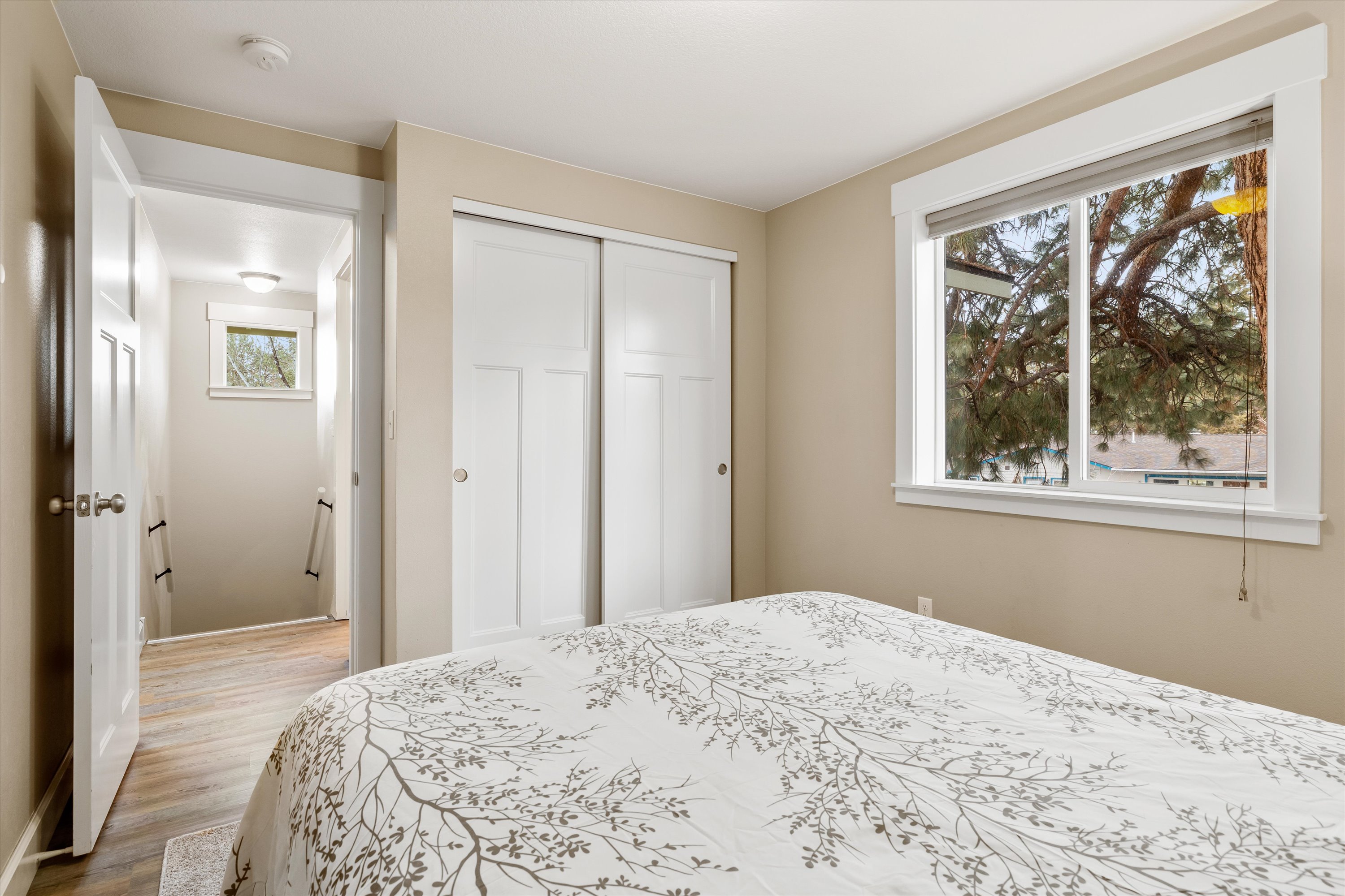 Queen guest bedroom (located upstairs).