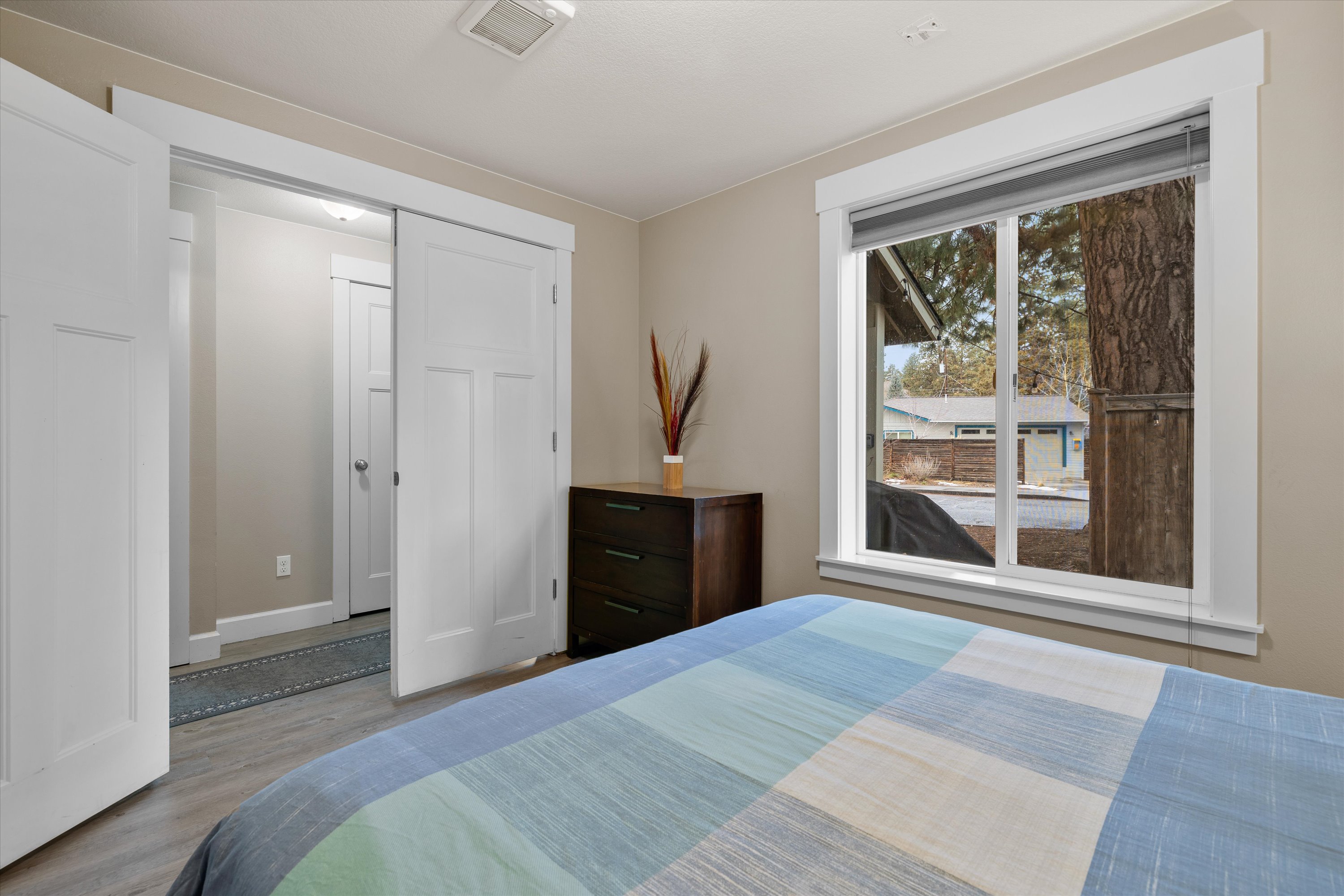 Queen guest bedroom (located on main level)