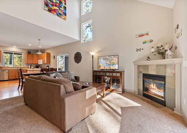 New! Charming West Bend Home | Hot Tub | Near Mt. Bachelor