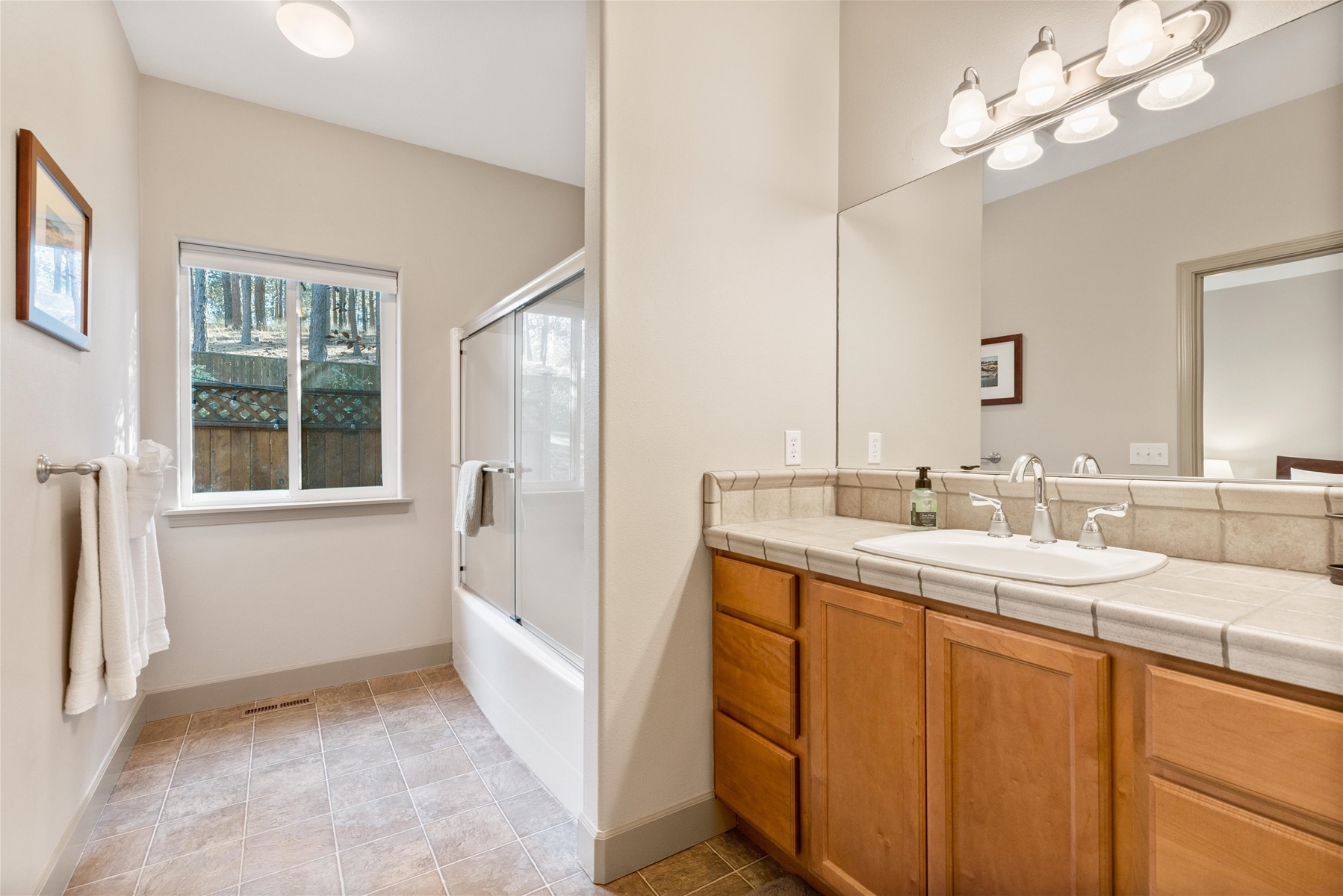 King main suite private bathroom.