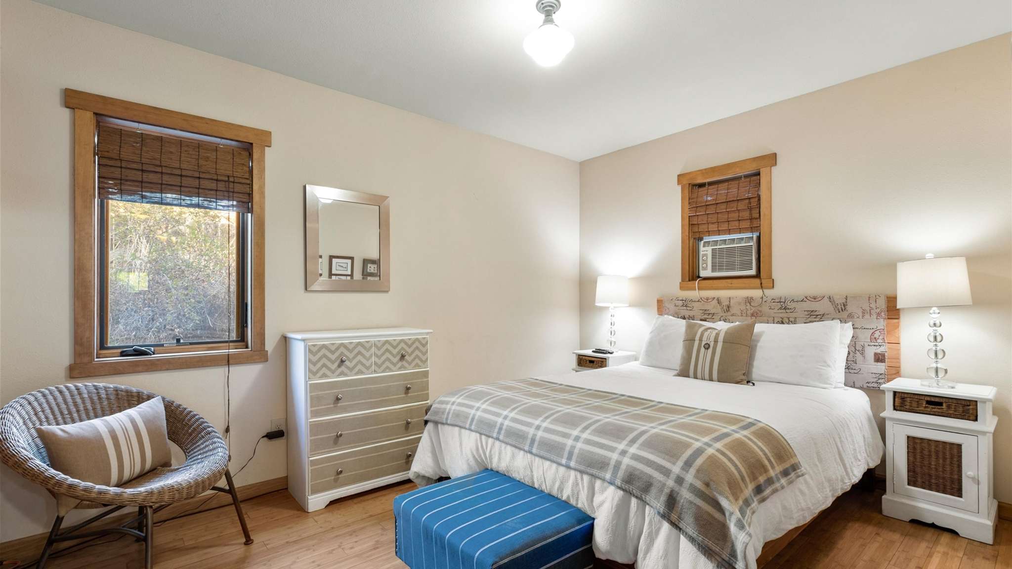 Queen guest room.