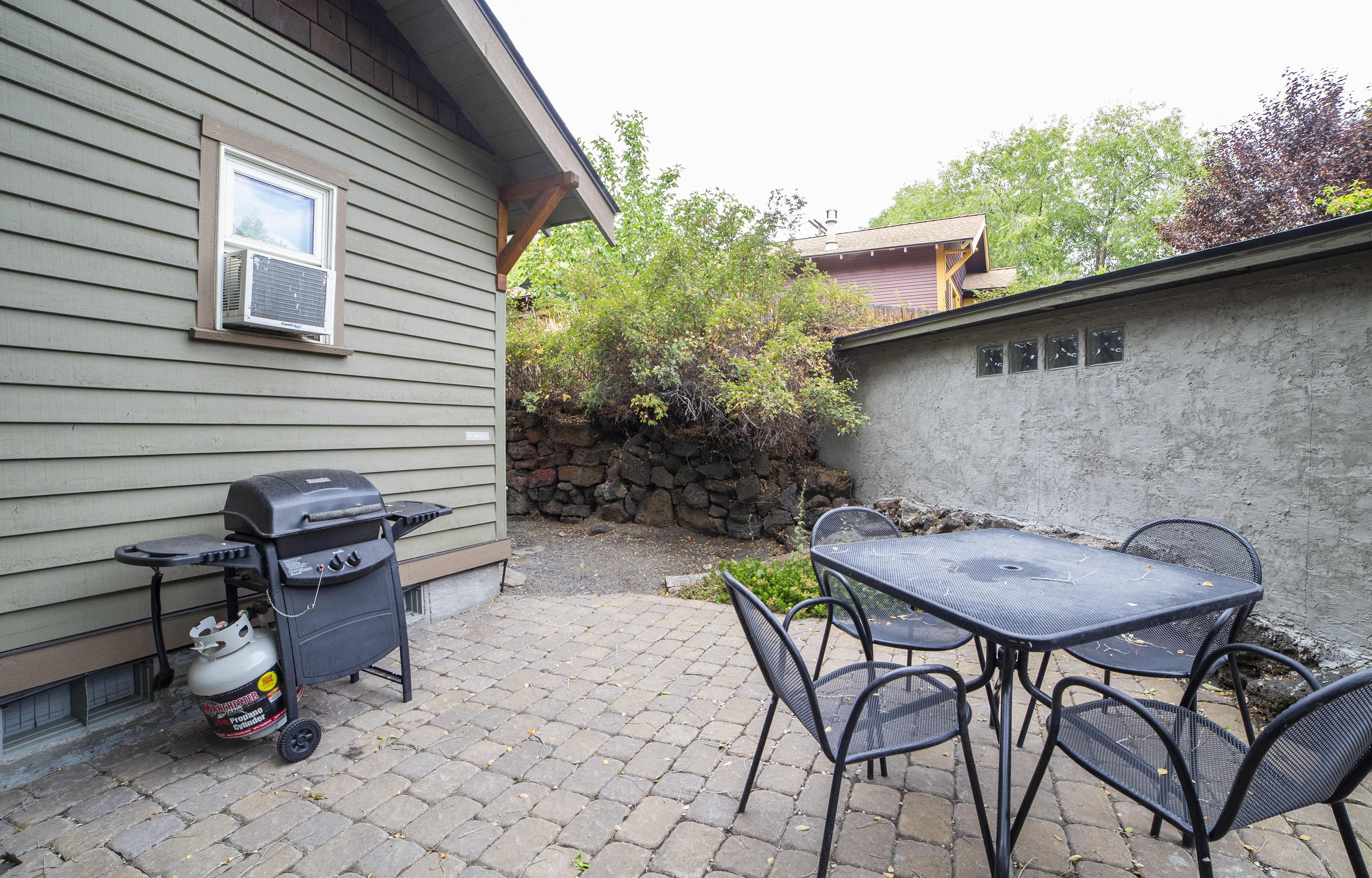Patio dining and BBQ grill with propane. 