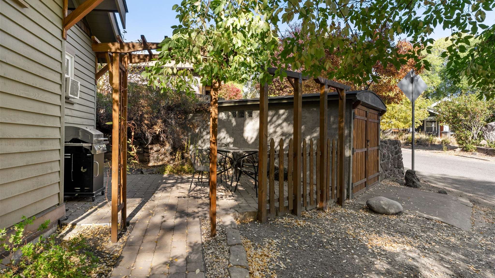 Patio dining and BBQ grill with propane. 