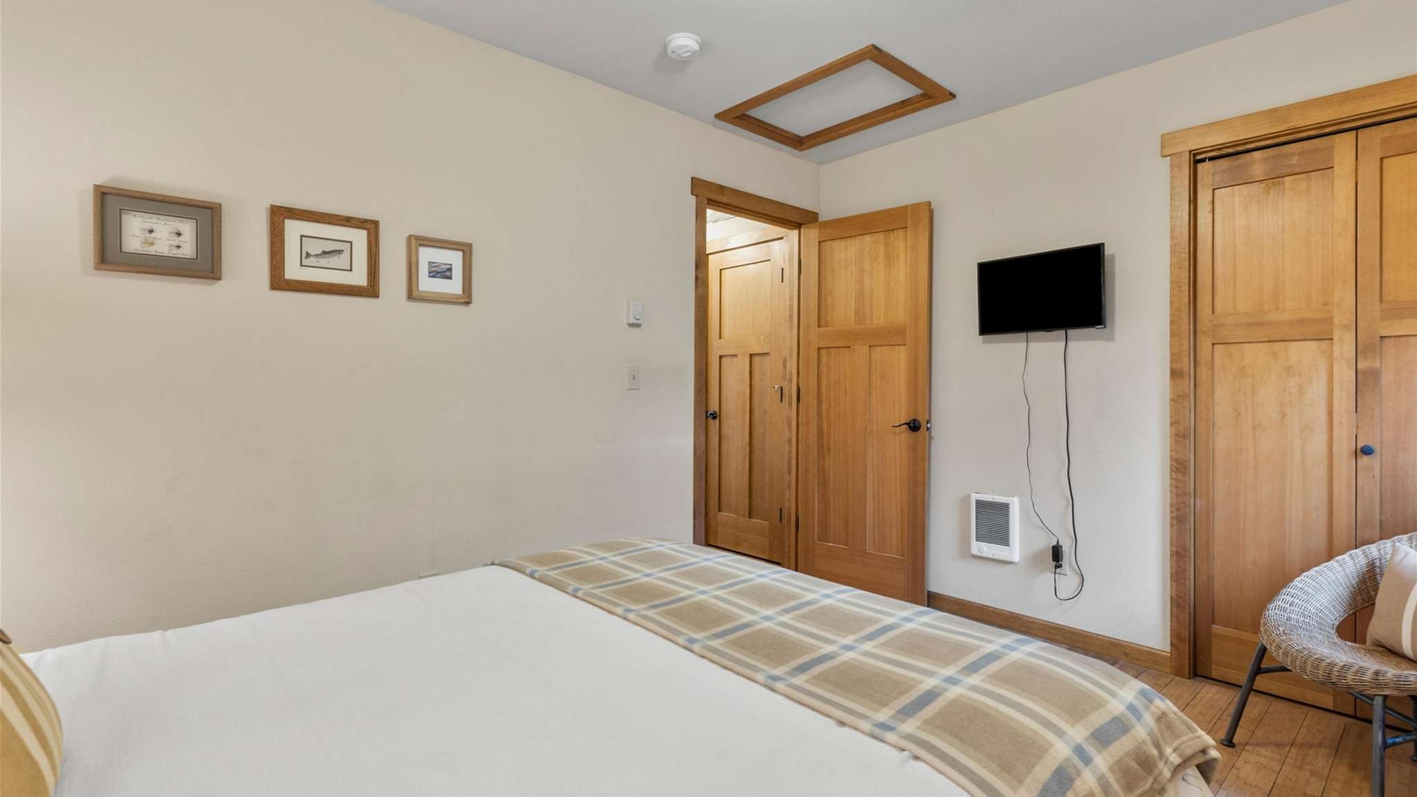 Queen guest room.