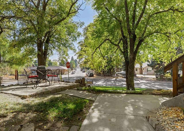 New Listing! Cozy Historic Studio | Walk to Downtown Bend 5
