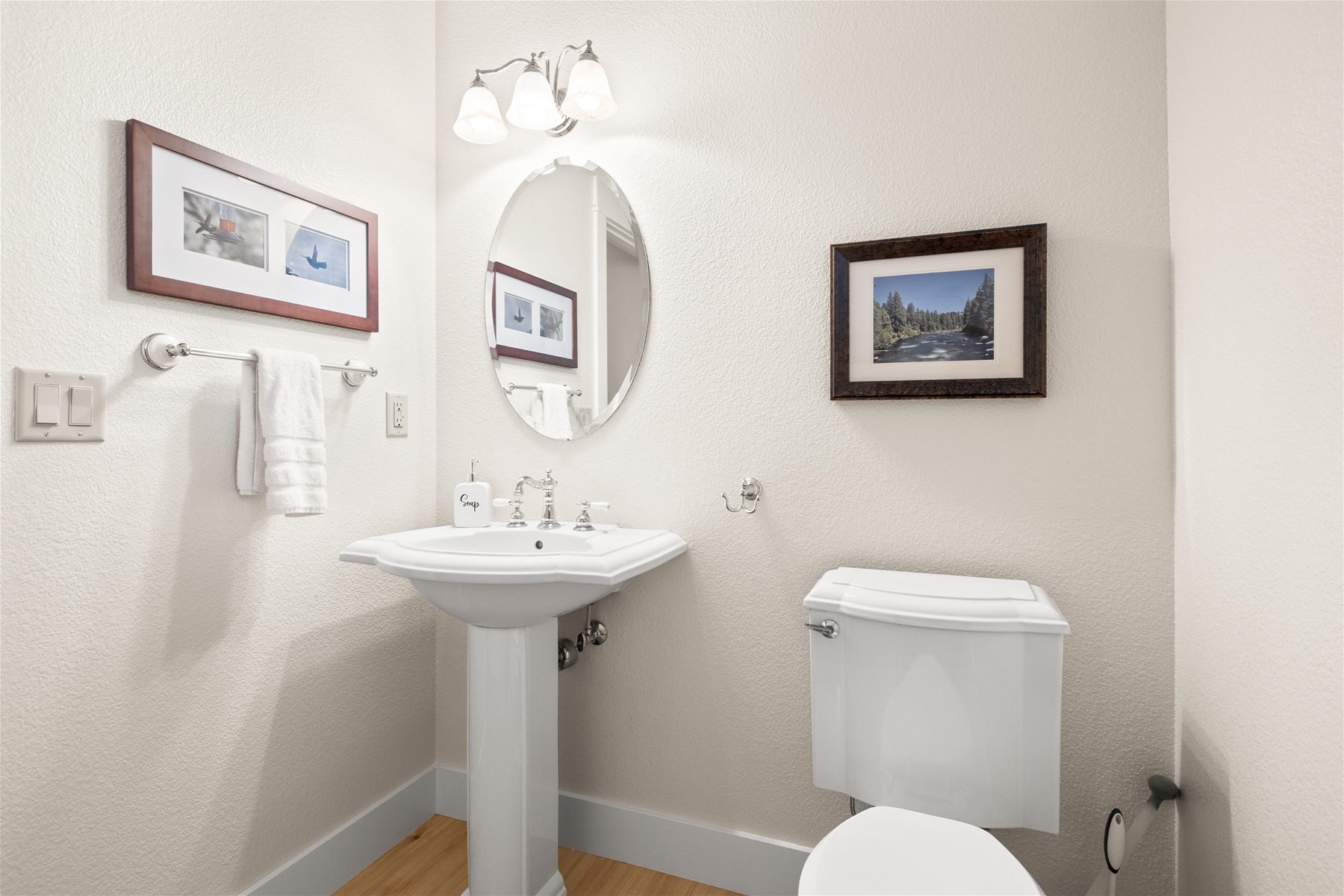 Powder bath, main level.