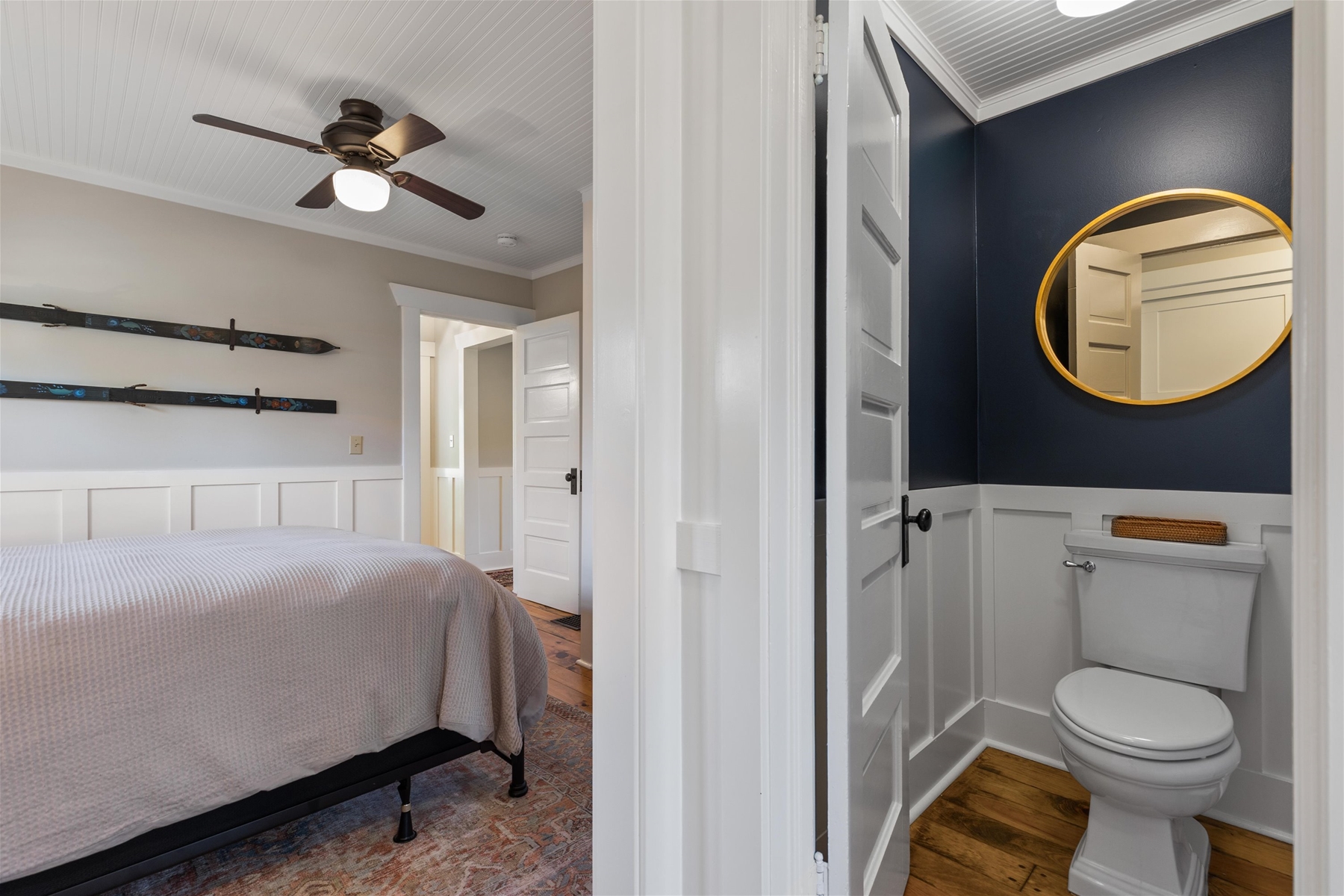 Queen main suite private bathroom.