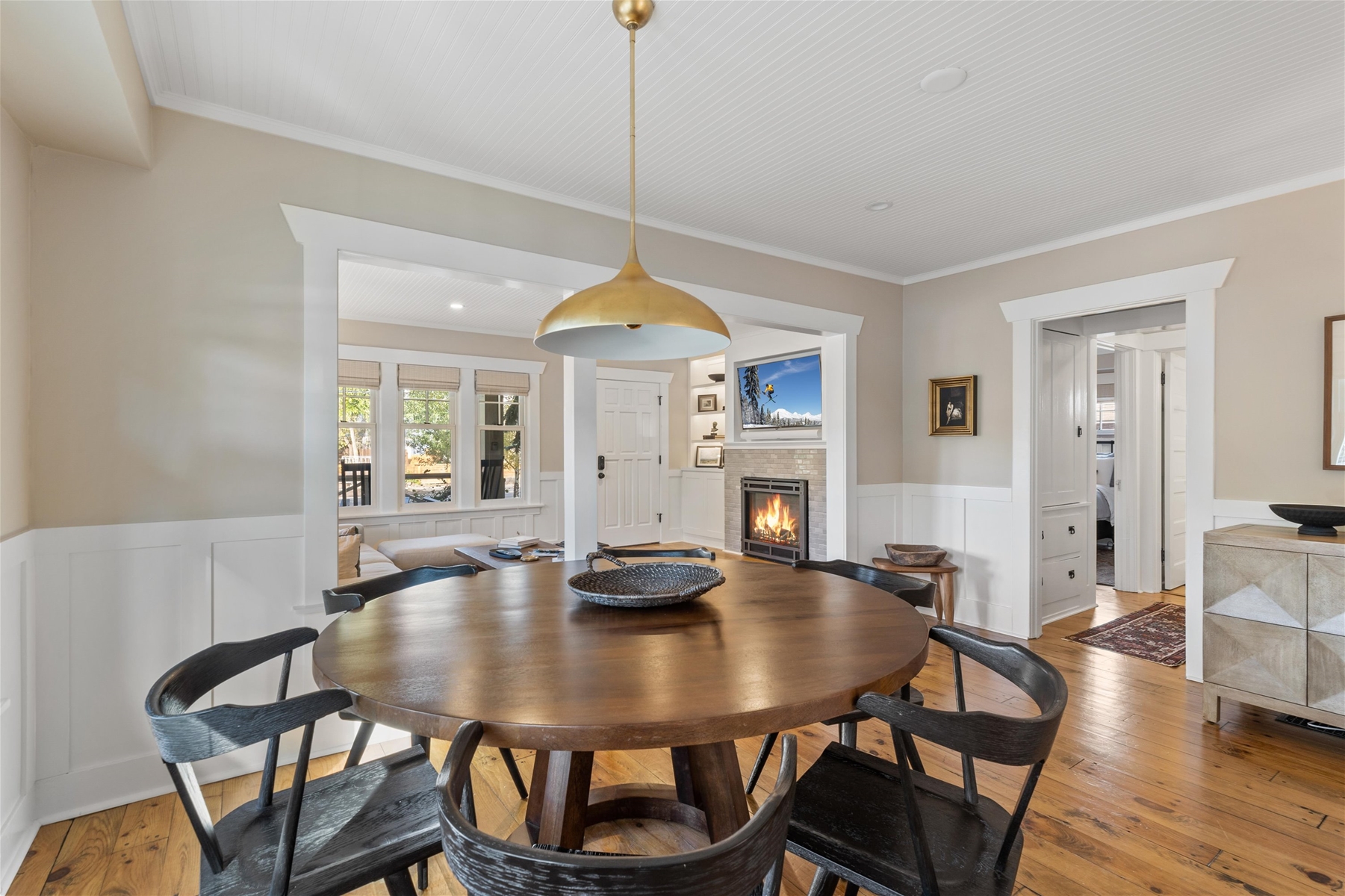 Enjoy meals together around a table that comfortably seats 6.