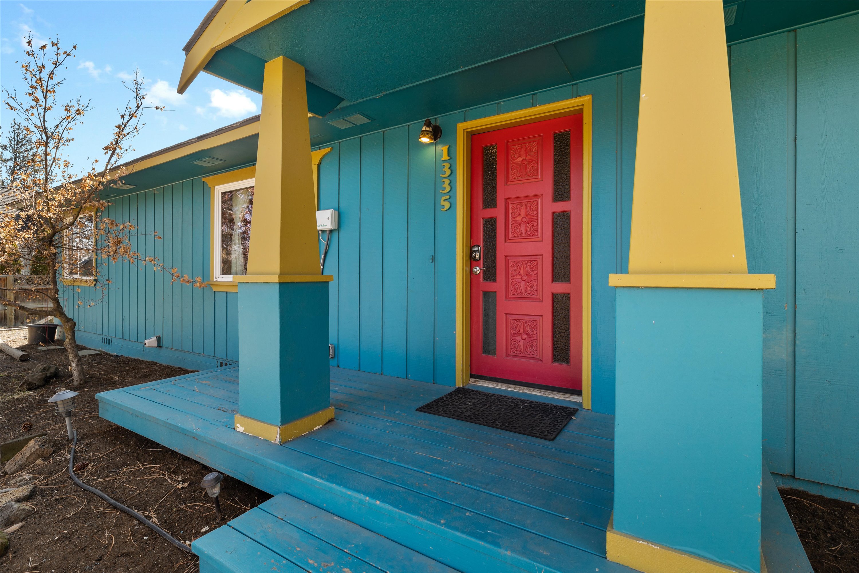NW Hartford - Walk Everywhere, Pet Friendly, Hot Tub, Fenced Yard, Air Conditioning