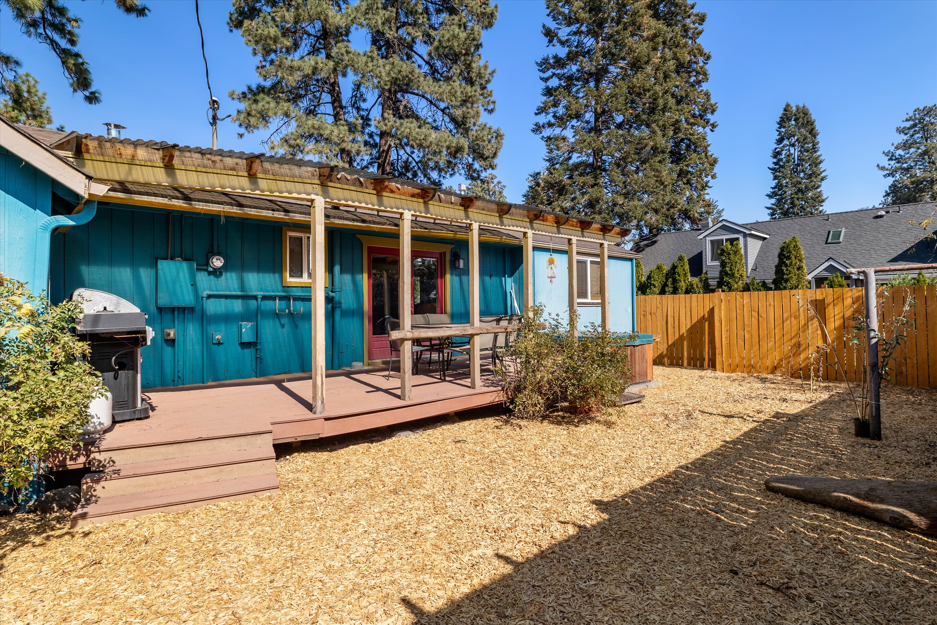 Fully fenced-in backyard. Bring the dogs!