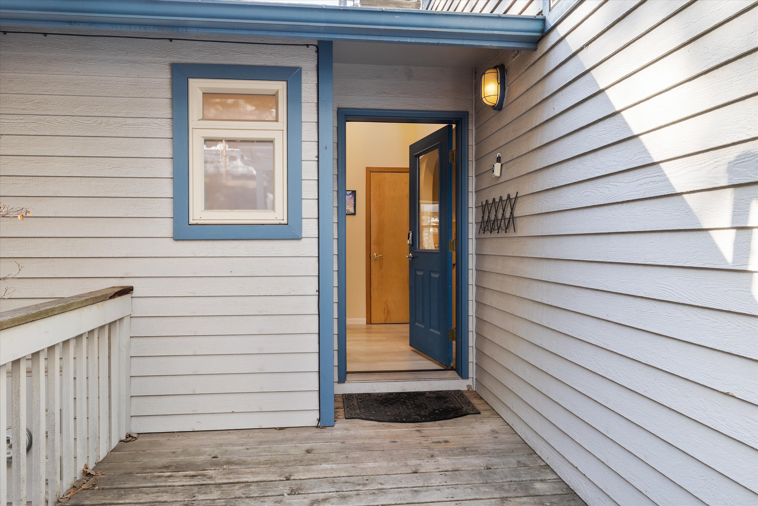 Entrance to Trenton Treehouse. 4 queen bedrooms, 3.5 bathrooms. Sleeps 8 comfortably. 