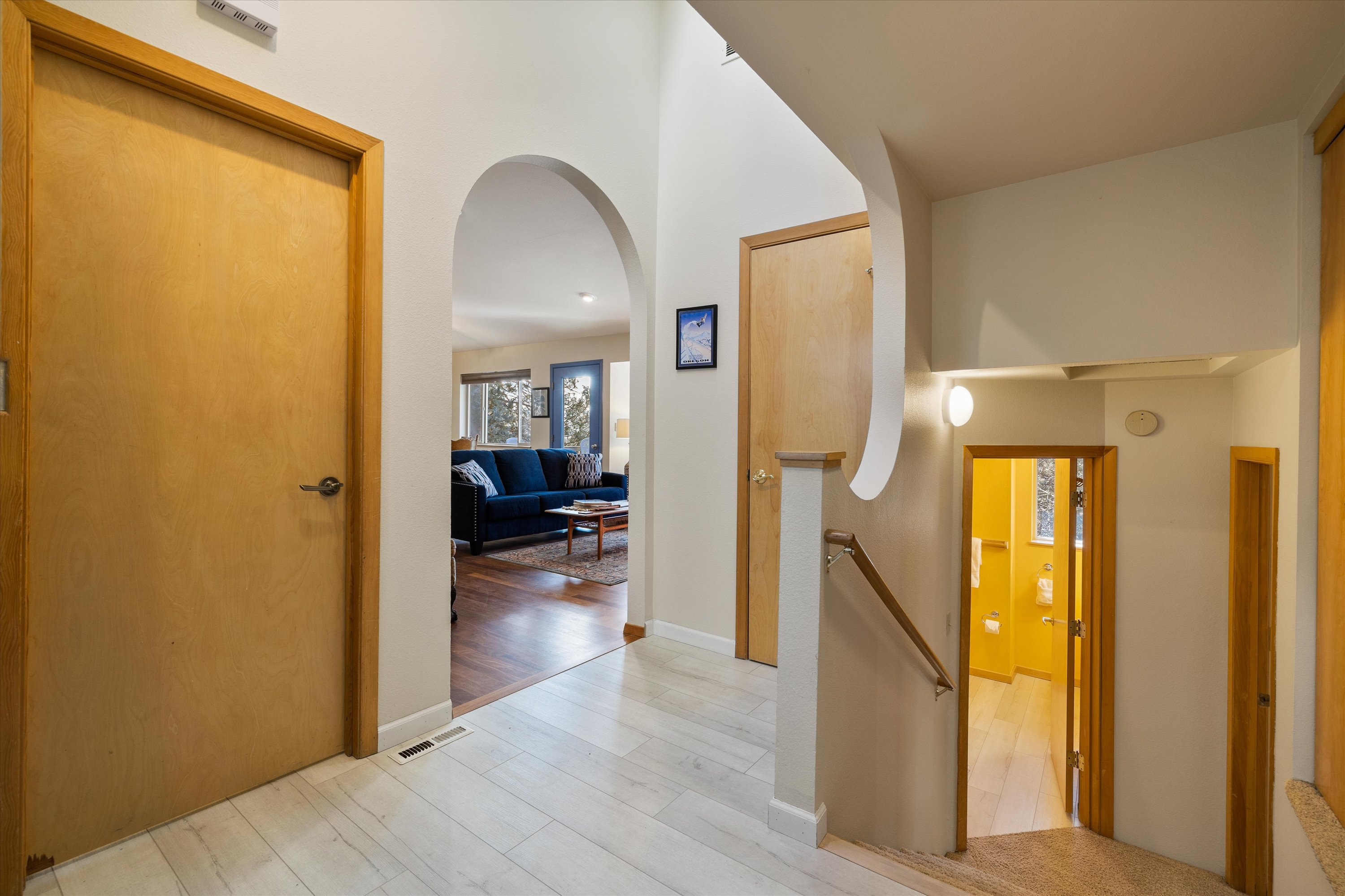 Entry to Trenton Treehouse, main level, sleeps 8, west side pet friendly vacation rental