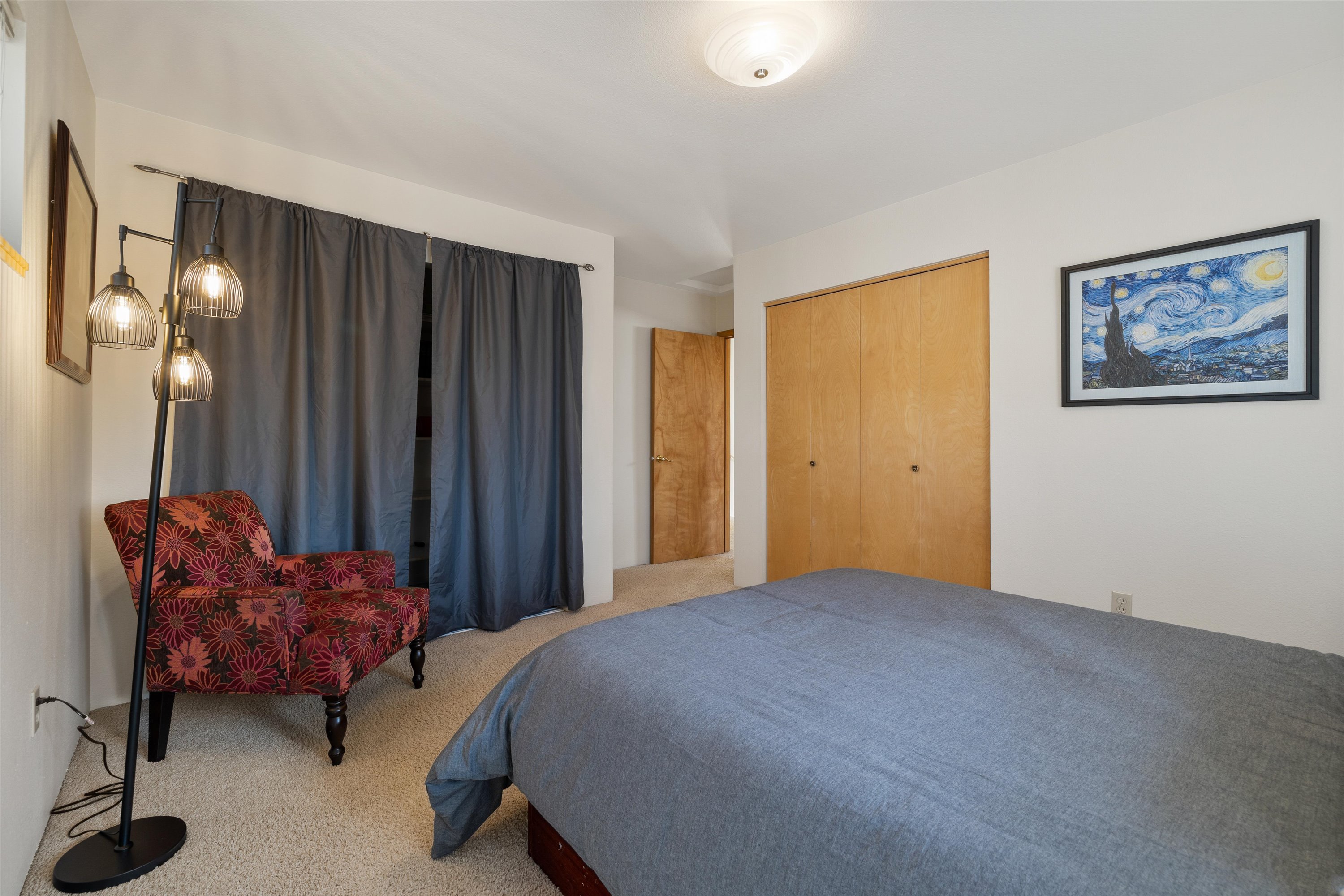 Well-appointed queen bedroom designed for a restful night’s sleep – Upper level. 