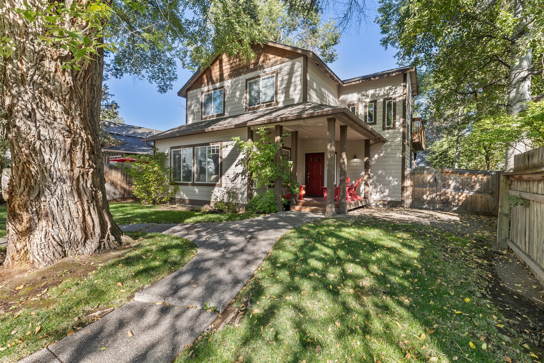 NW Lexington West Side Bend, OR Vacation Rental, Sleeps 10, Pet Friendly, Private Hot Tub