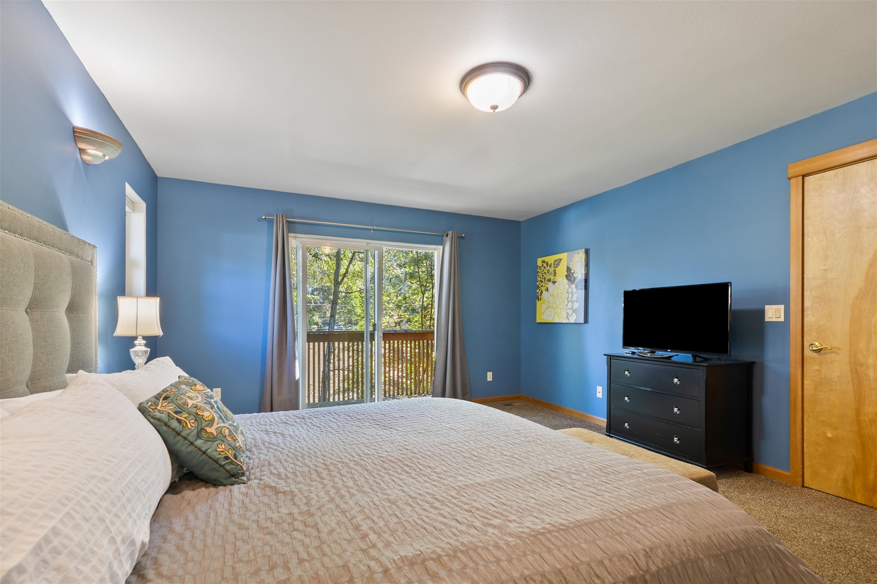 Unwind in this spacious king main suite with a Smart TV and private balcony – Upper level. 