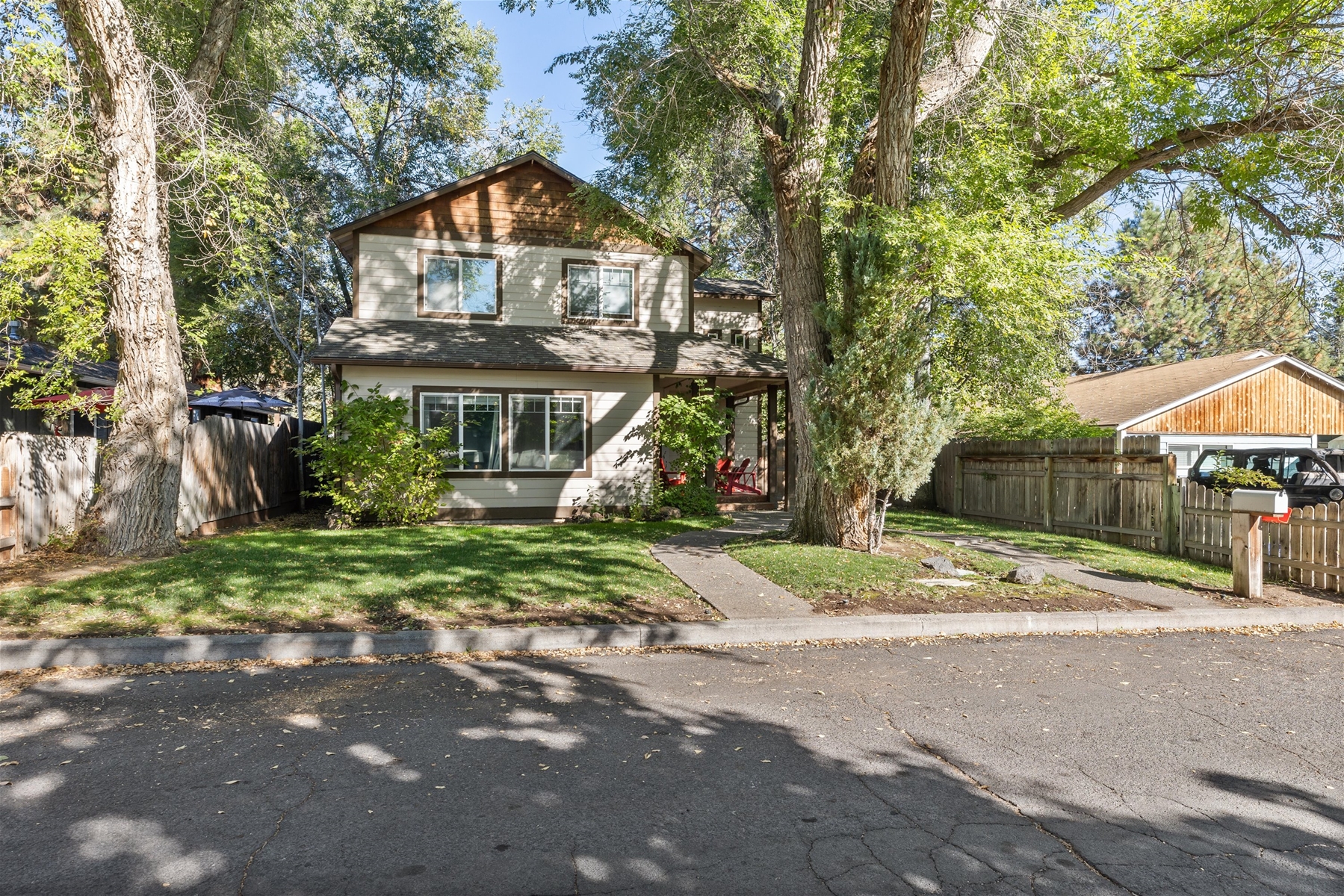 NW Lexington West Side Bend, OR Vacation Rental, Sleeps 10, Pet Friendly, Private Hot Tub