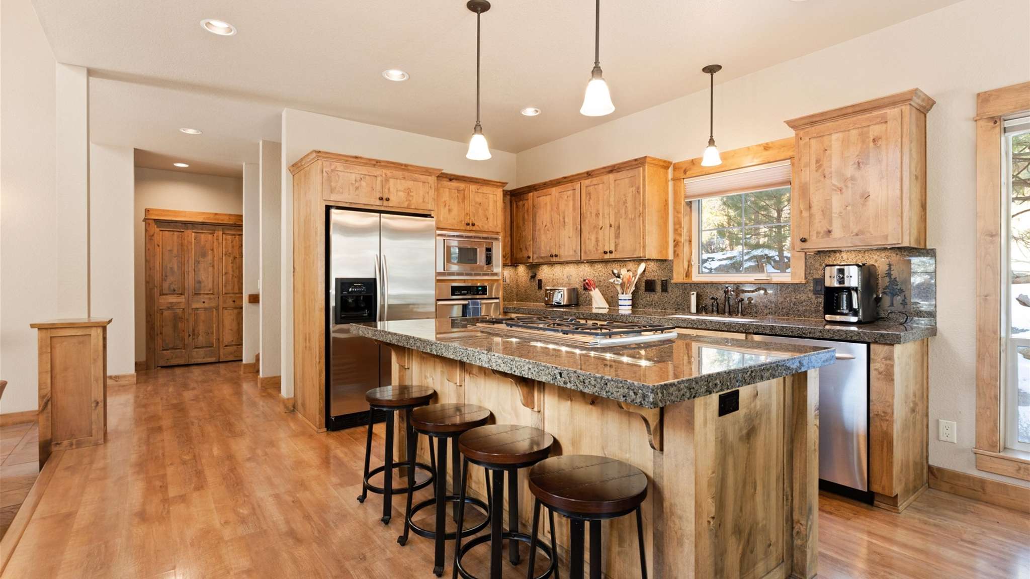 Breakfast bar seating for 4. 
