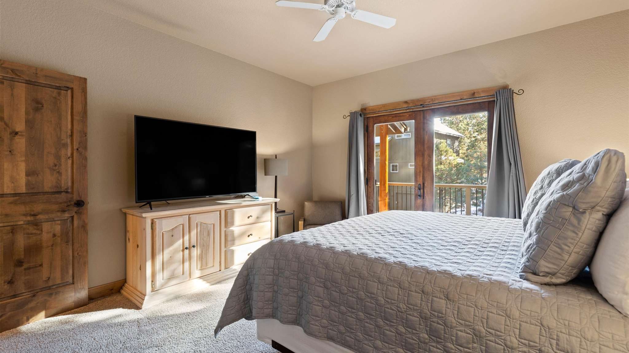 King bed, walk-in closet, ensuite bathroom with dual sinks and shower