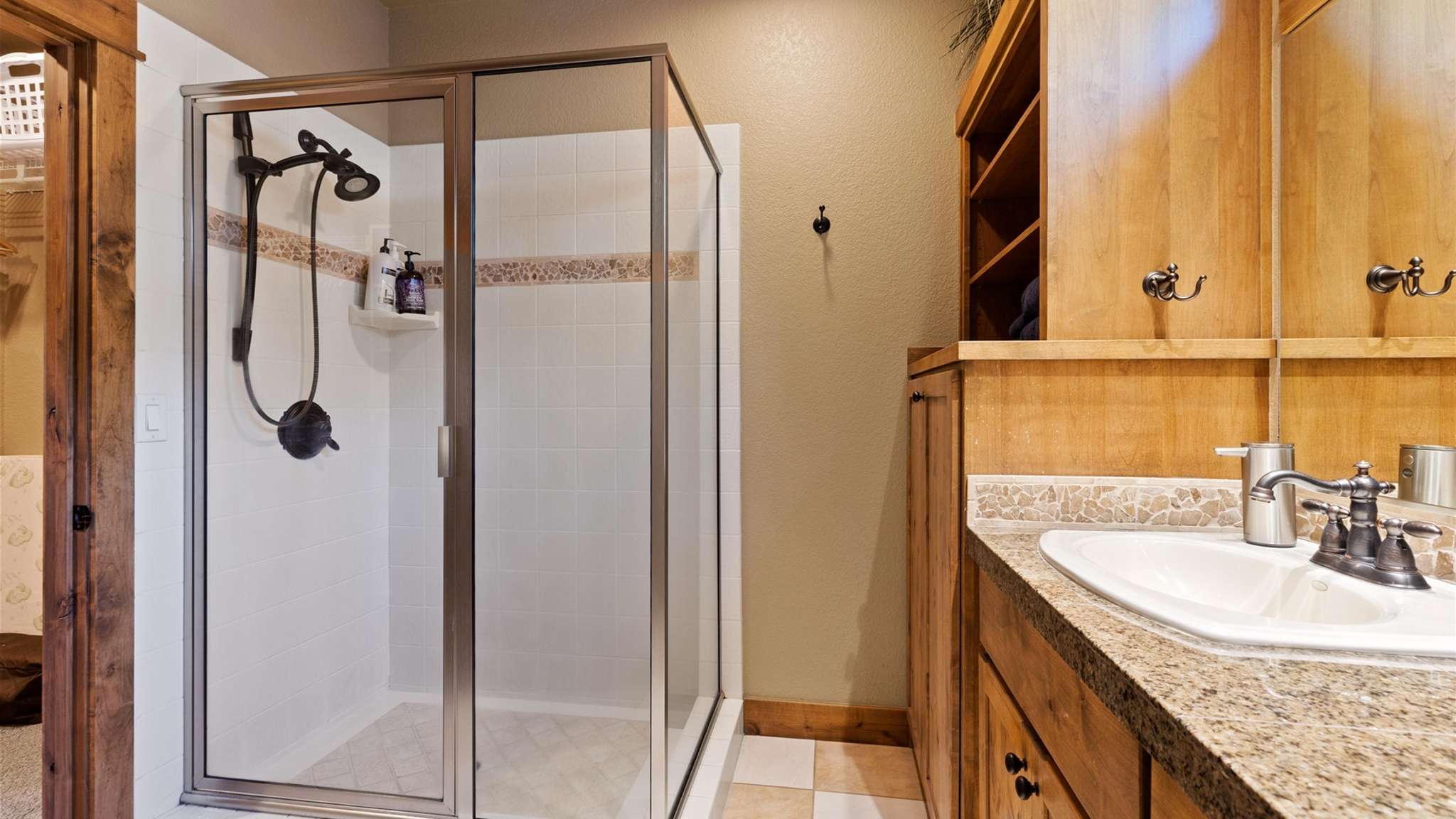 King bed, walk-in closet, ensuite bathroom with dual sinks and shower