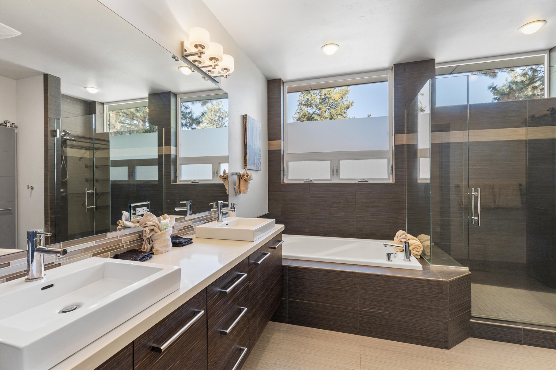 King primary suite with ensuite bathroom