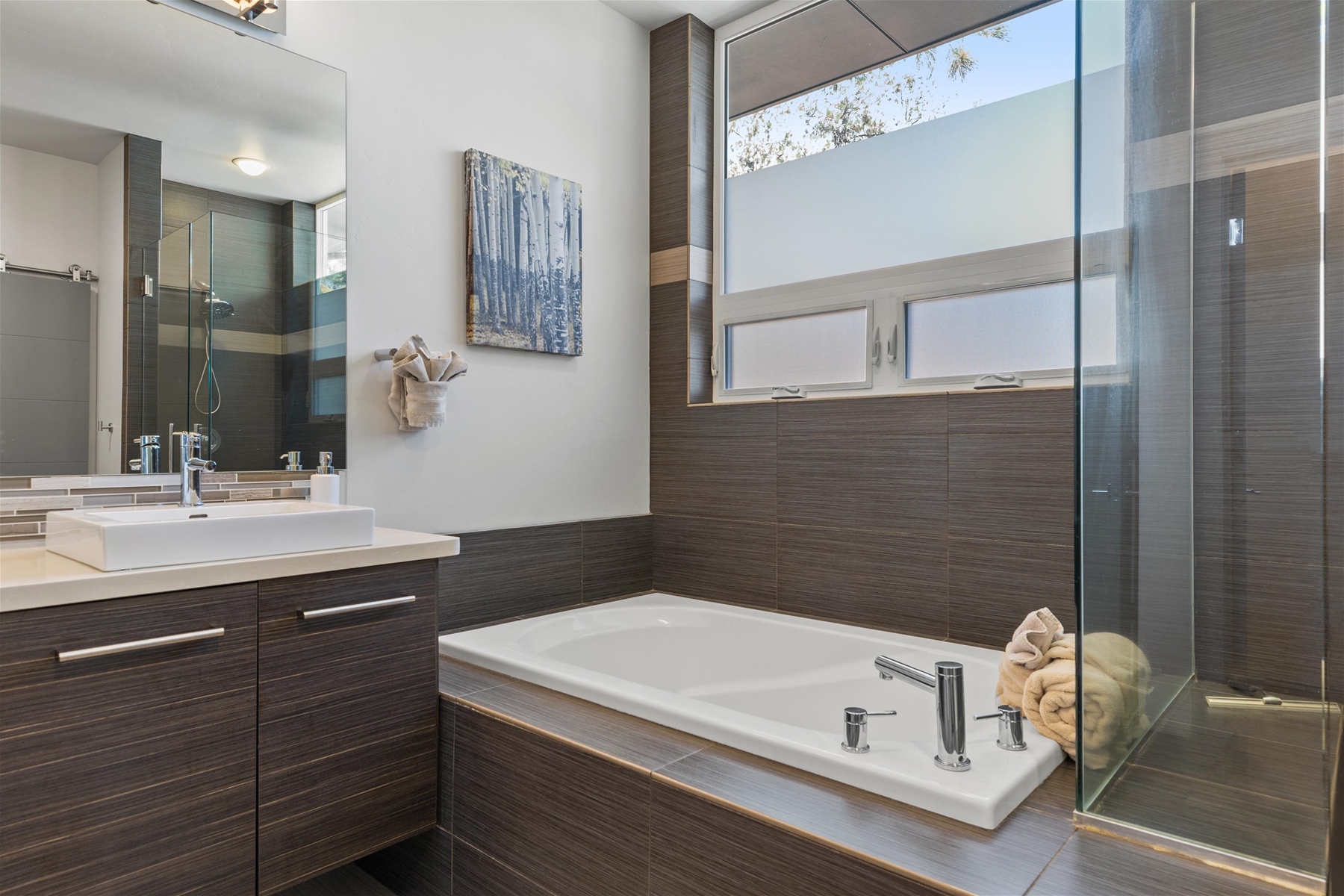 King primary suite with ensuite bathroom