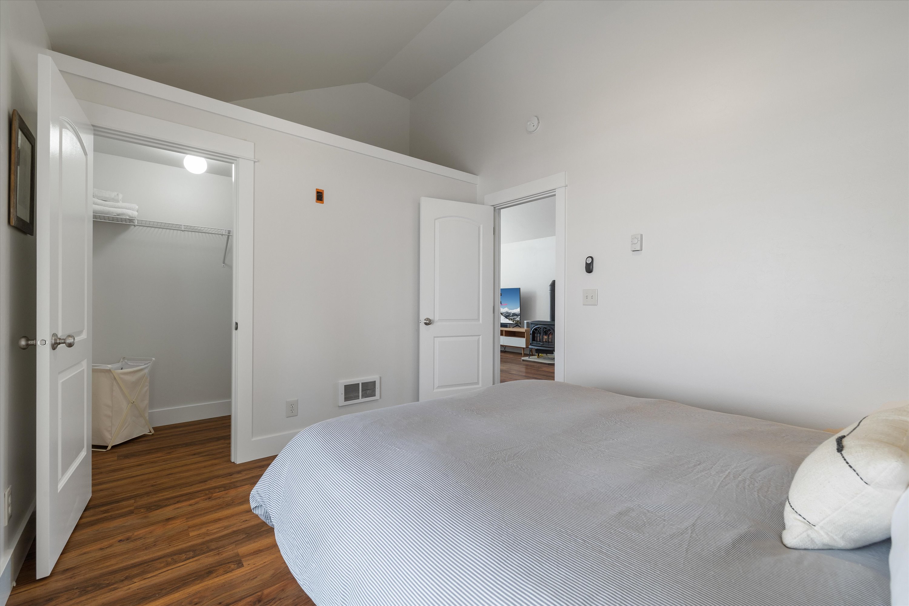 New! Charming Bend Cottage | 5 Min Walk to Downtown | Photo 17