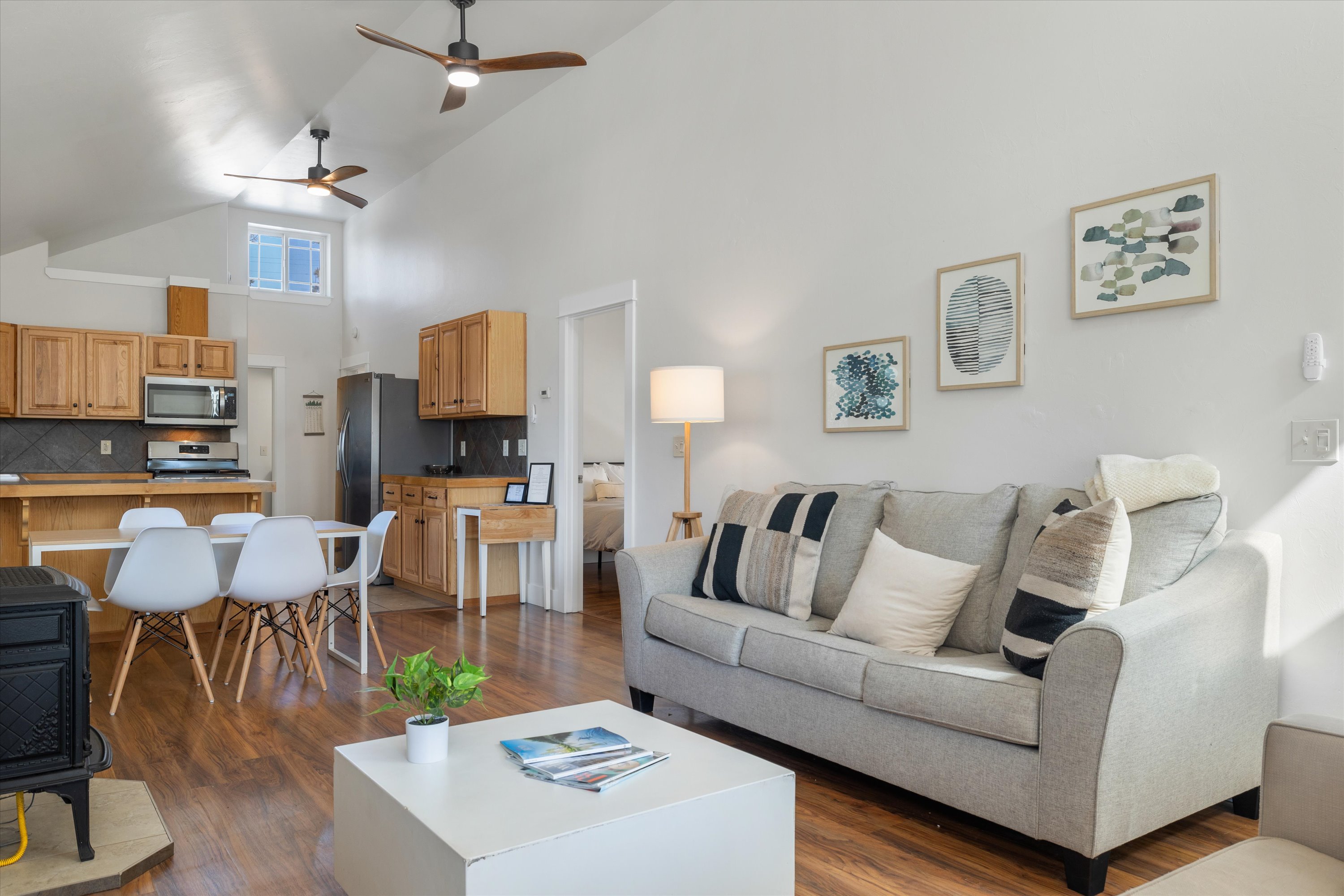 New! Charming Bend Cottage | 5 Min Walk to Downtown | Photo 8
