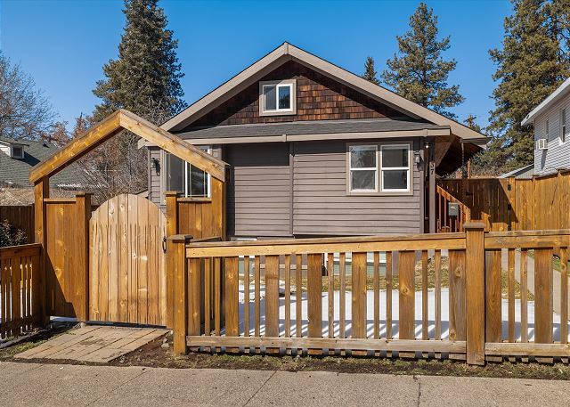 New! Charming Bend Cottage | 5 Min Walk to Downtown 5