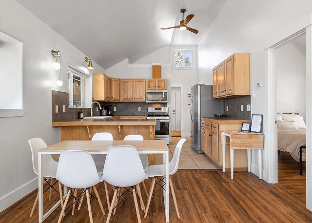 New! Charming Bend Cottage | 5 Min Walk to Downtown