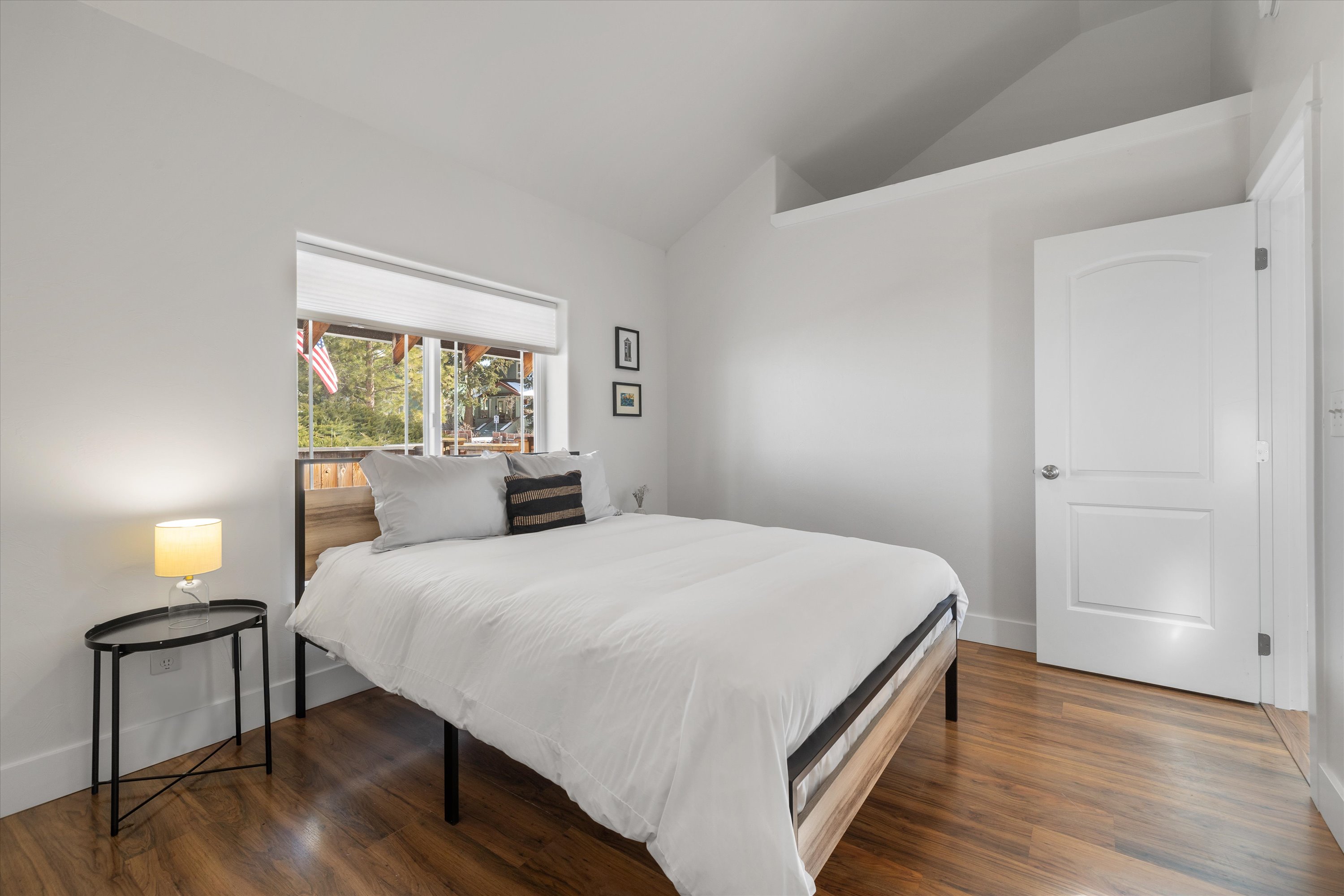 New! Charming Bend Cottage | 5 Min Walk to Downtown | Photo 14