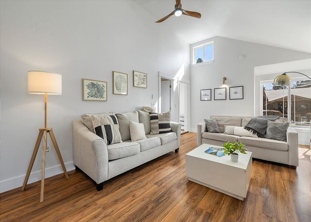 New! Charming Bend Cottage | 5 Min Walk to Downtown 3