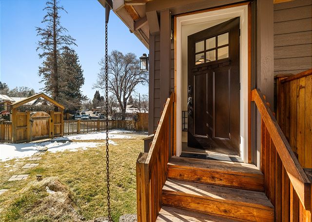 New! Charming Bend Cottage | 5 Min Walk to Downtown 6