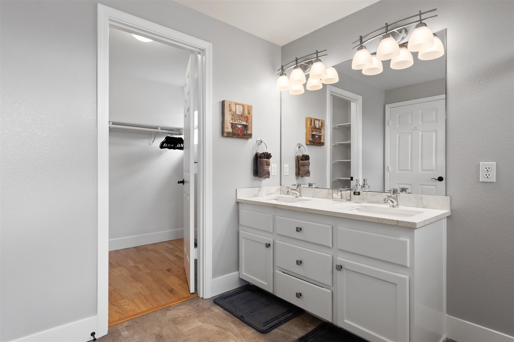 En suite bathroom with large walk-in shower.