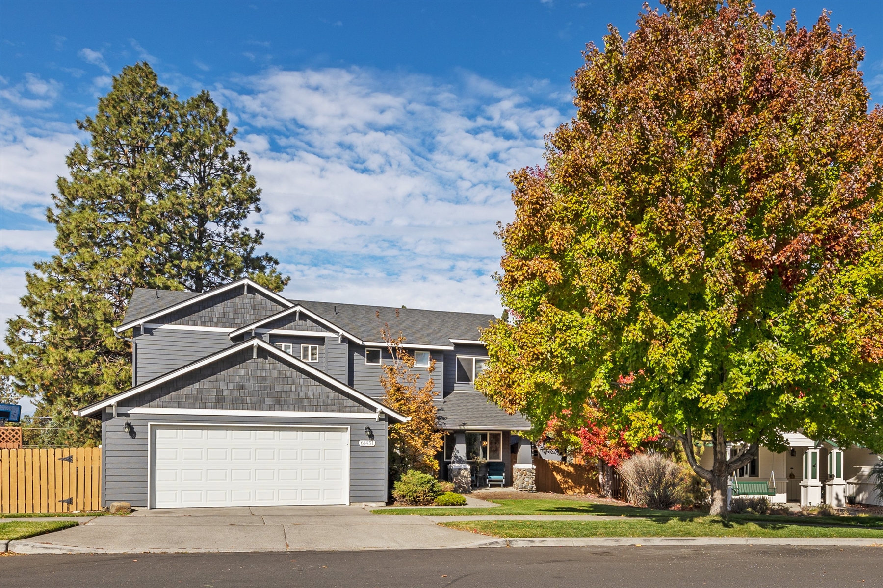 Rock Bluff Lane, sleeps 10, A/C, fenced backyard, hot tub.