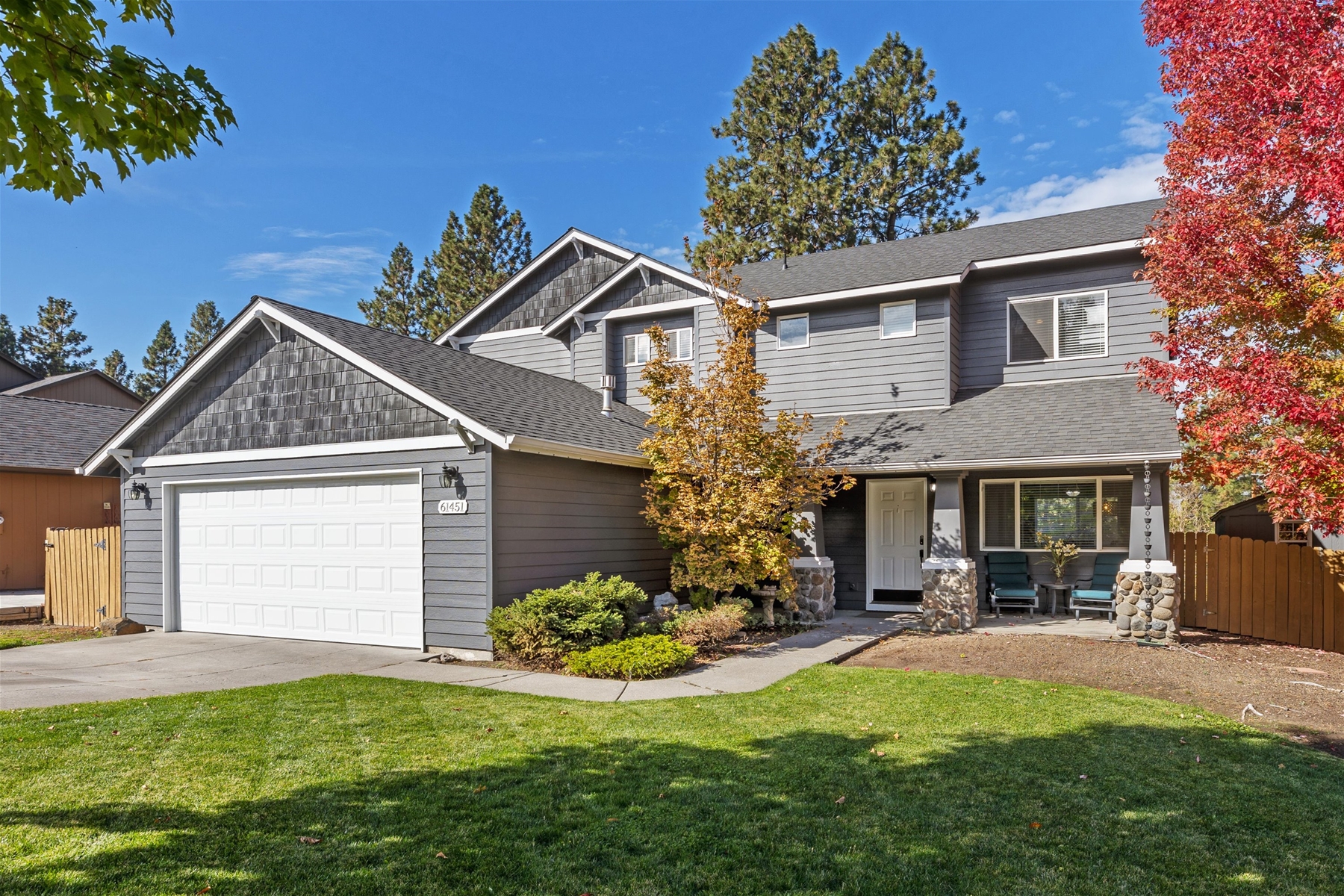 Rock Bluff Lane, sleeps 10, A/C, fenced backyard, hot tub.