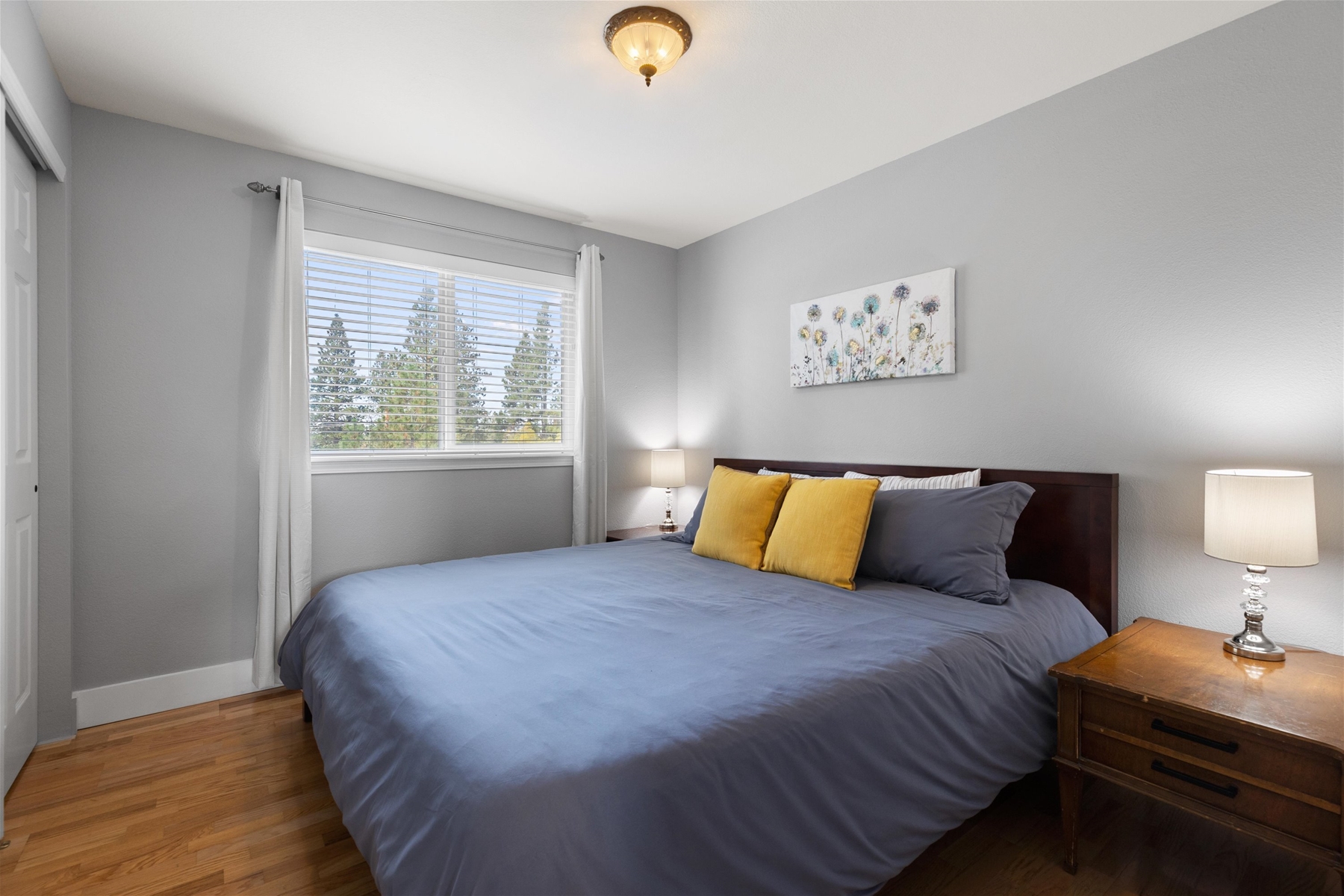King guest room (upper level)