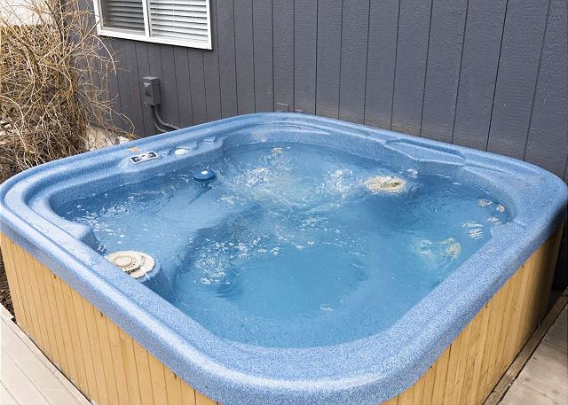 New! Beautiful 5 Bedroom Retreat | Hot Tub | Backyard 4