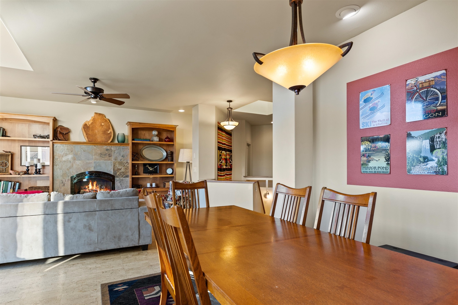 Seated dining for 8. 