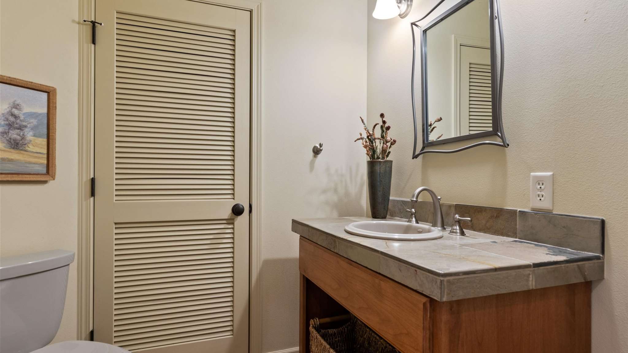 Powder bath (upper level).