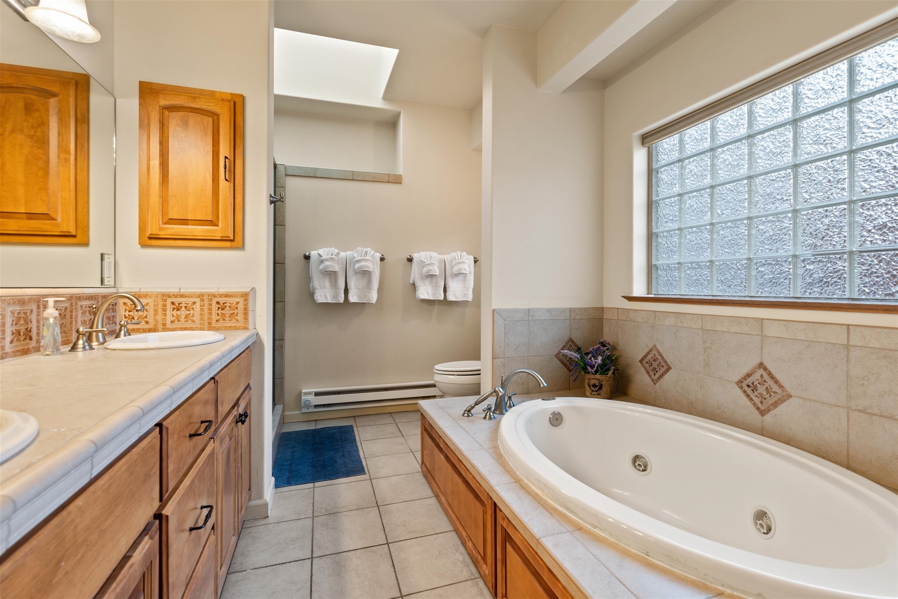 King main suite private bathroom.