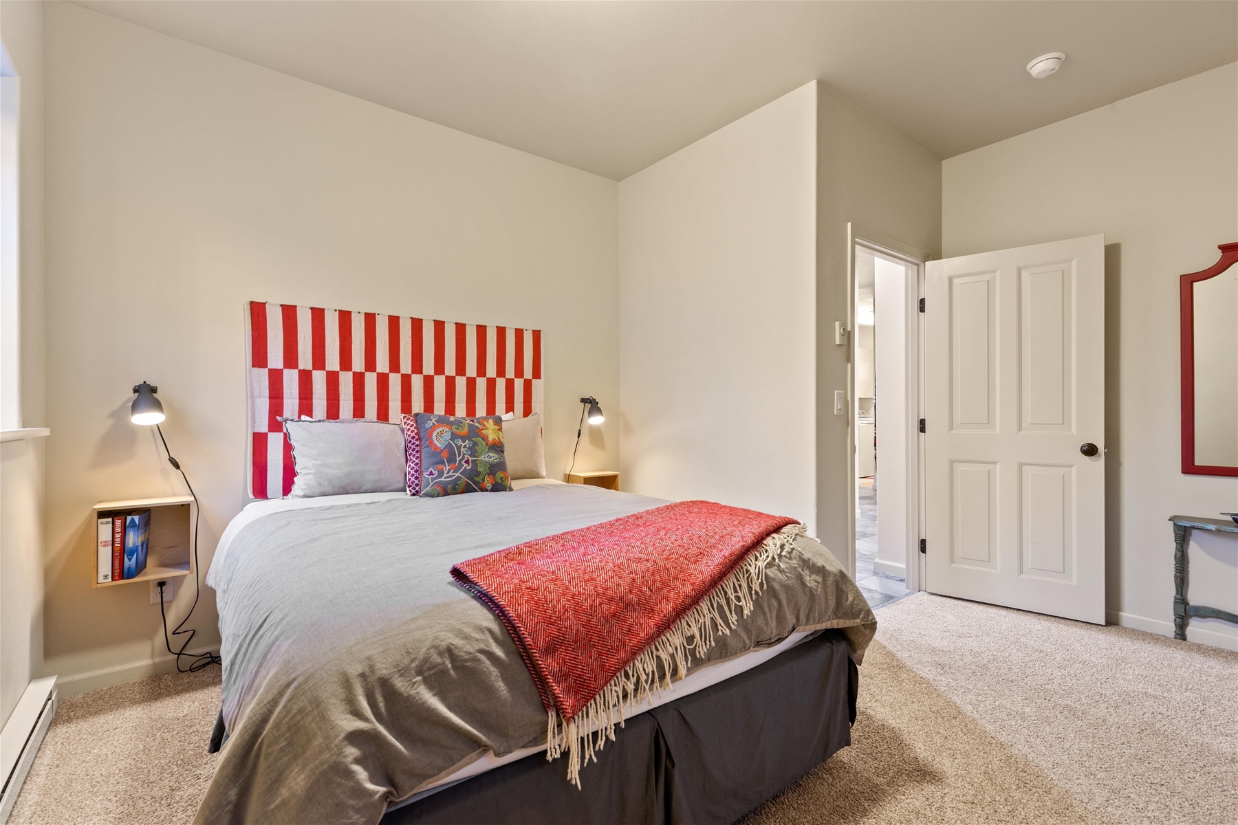 Queen guest room (lower level).