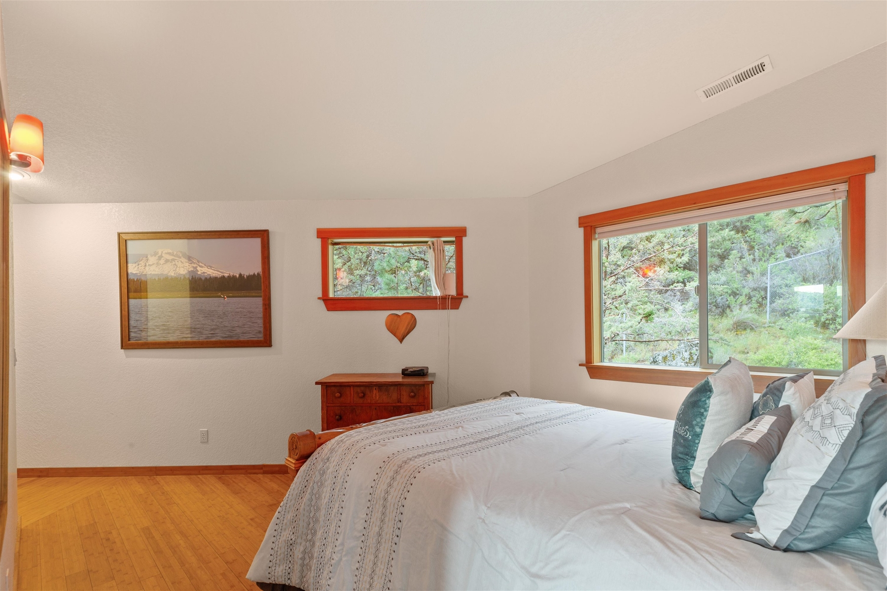 Queen main suite with private full bath. 