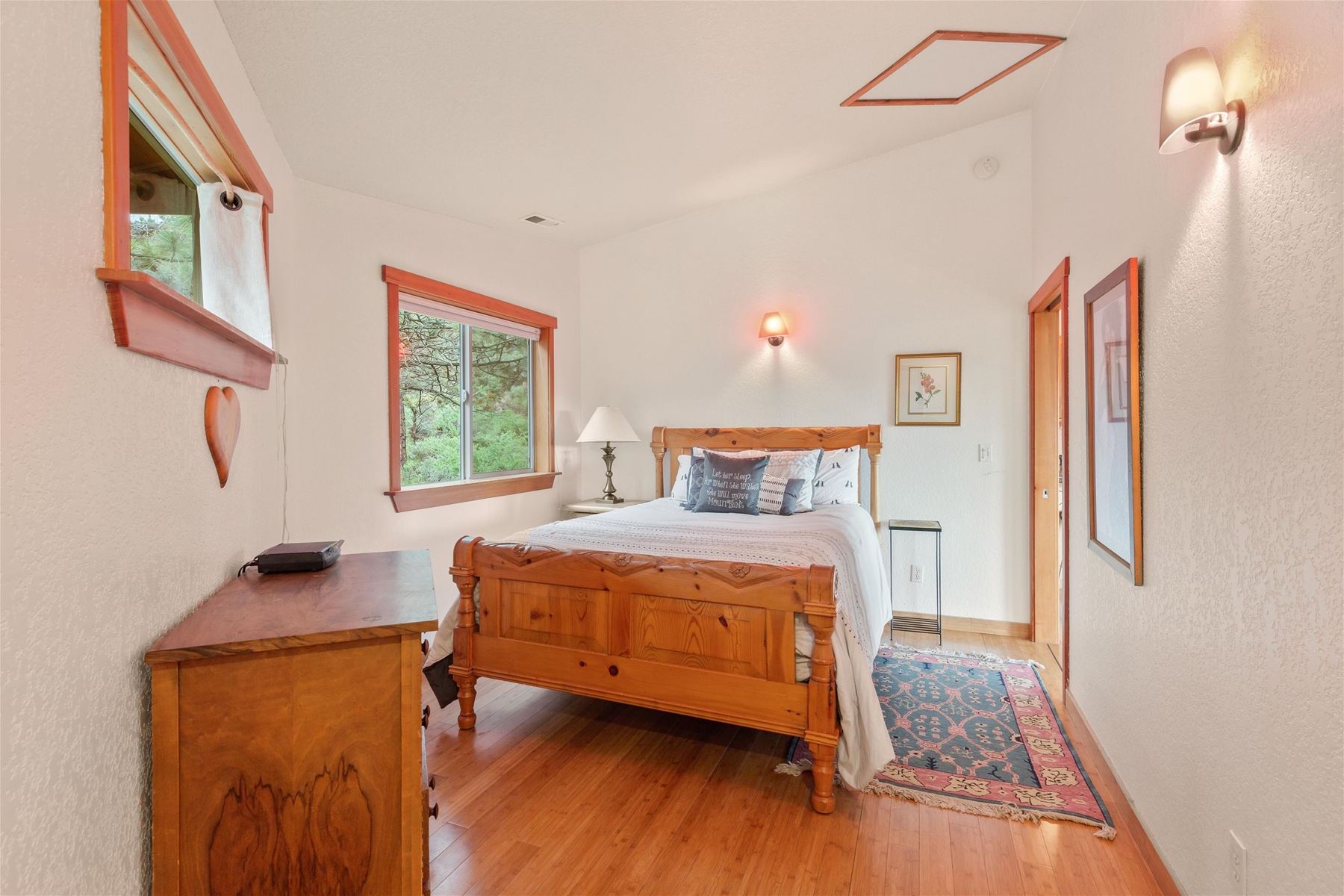 Queen main suite with private full bath. 