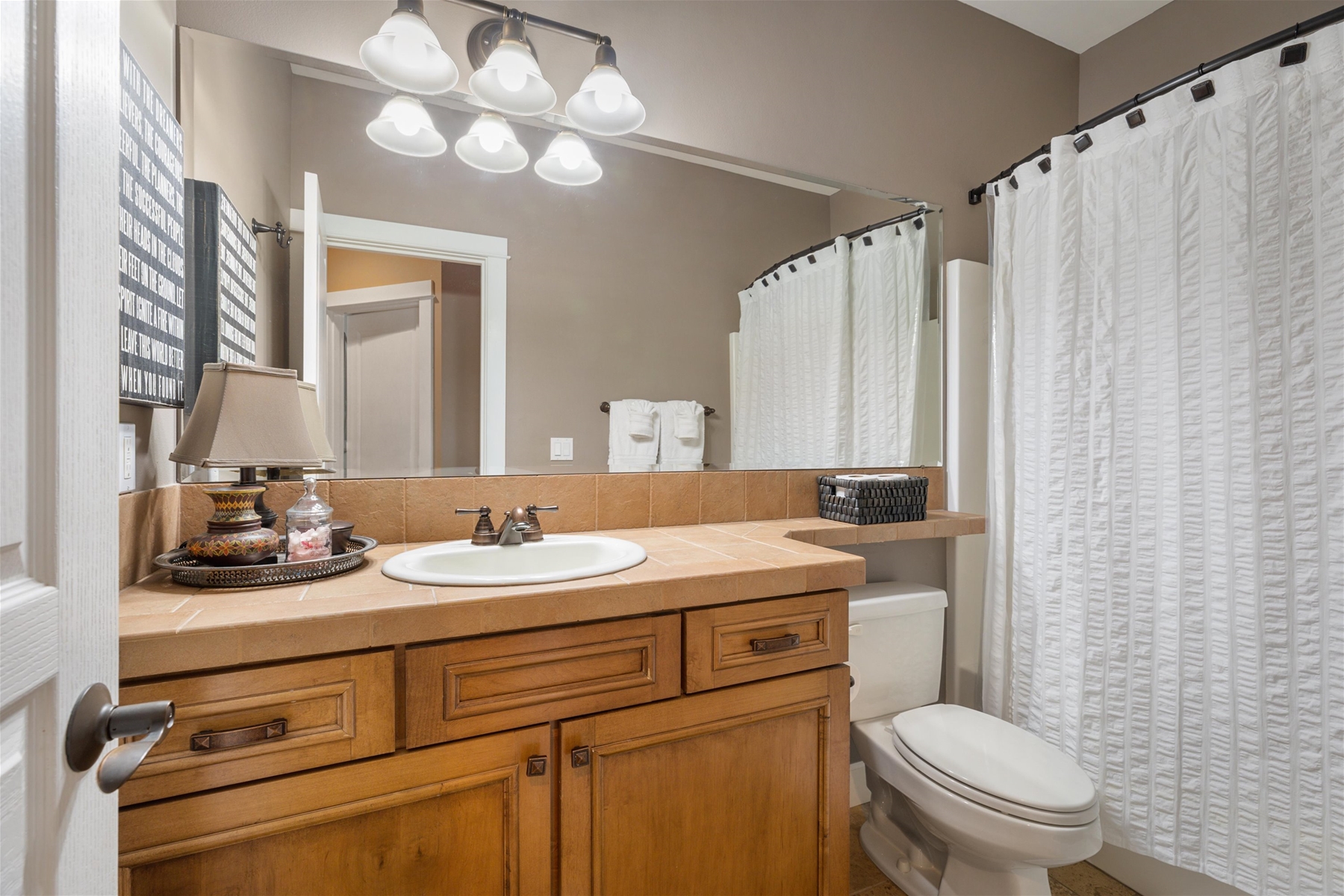 Guest full bath (lower level)